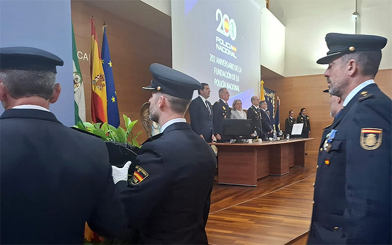 La Policía Nacional en Cádiz sobresale su “cercanía, profesionalidad y compromiso con la seguridad pública” al celebrar su 202 aniversario