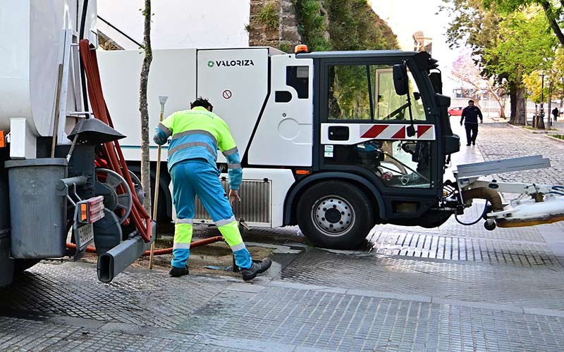 Constatadas “graves deficiencias de seguridad” en los centros de trabajo en Cádiz de la contrata de basuras; se exige al Ayuntamiento que actúe