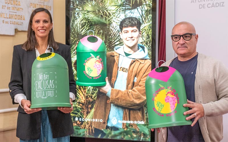 Cada vecino de Cádiz deposita al año en el contenedor verde unos 17 kilos de vidrio