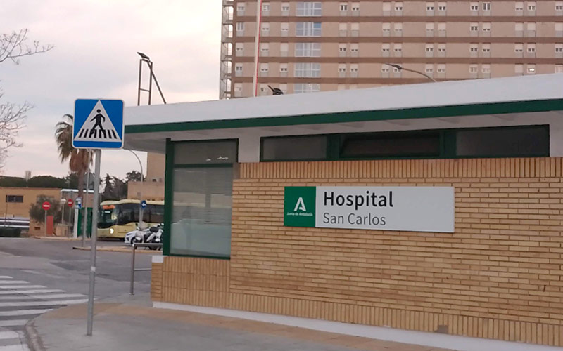La falta de internistas obliga a cerrar en Semana Santa una planta en el Hospital de San Carlos