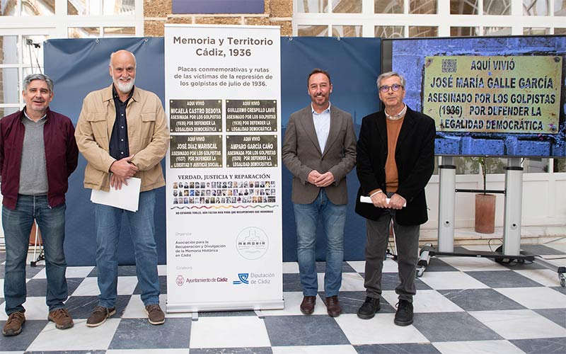 Una treintena de placas recuerdan ya en las calles de Cádiz a represaliados del franquismo: “visibilizan el terror que se vivió en la ciudad”