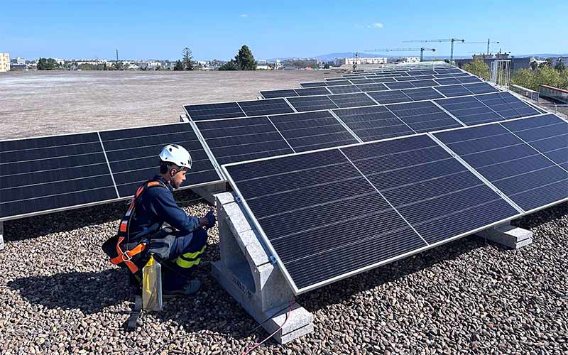 Edificios municipales en Jerez se dotan de placas solares para ahorrar en la factura de la luz