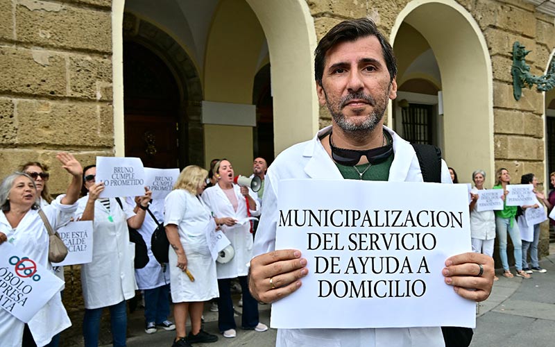 Exigen a Bruno García que rescate la ayuda a domicilio en Cádiz tras otro ejemplo en la Bahía