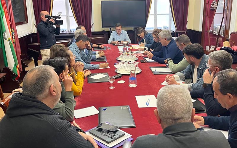 Ayuntamiento y colectivos confían en ajustar antes del verano el calendario del COAC 2027; reivindican que su organización pase a Cultura