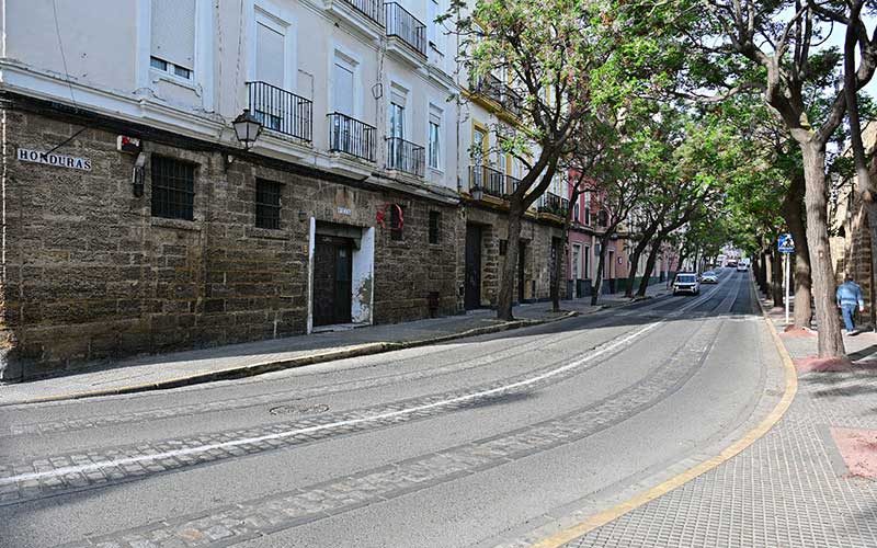 La calle Honduras estará cortada al tráfico un mes por trabajos en la red de saneamiento