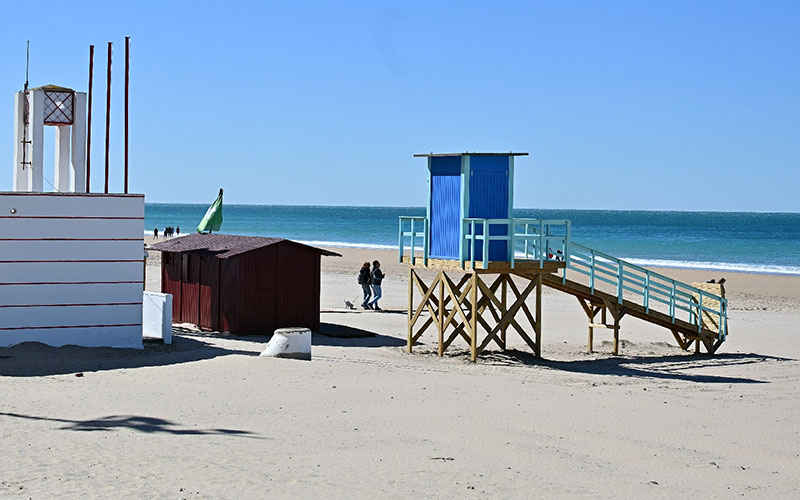 Costas aportará unos 40.000 metros cúbicos de arena a las playas de Cádiz antes del verano