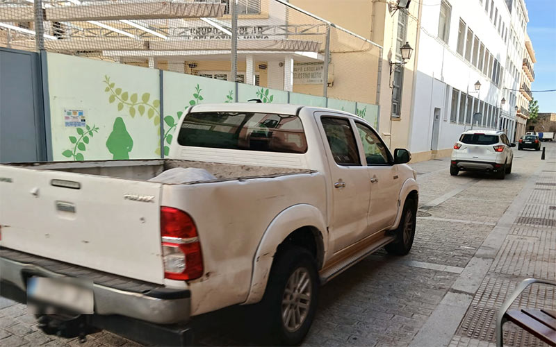 Familias del Celestino Mutis exigen mantener peatonalizado el entorno del colegio, reabierto al tráfico sin avisar por la obra de la calle Honduras