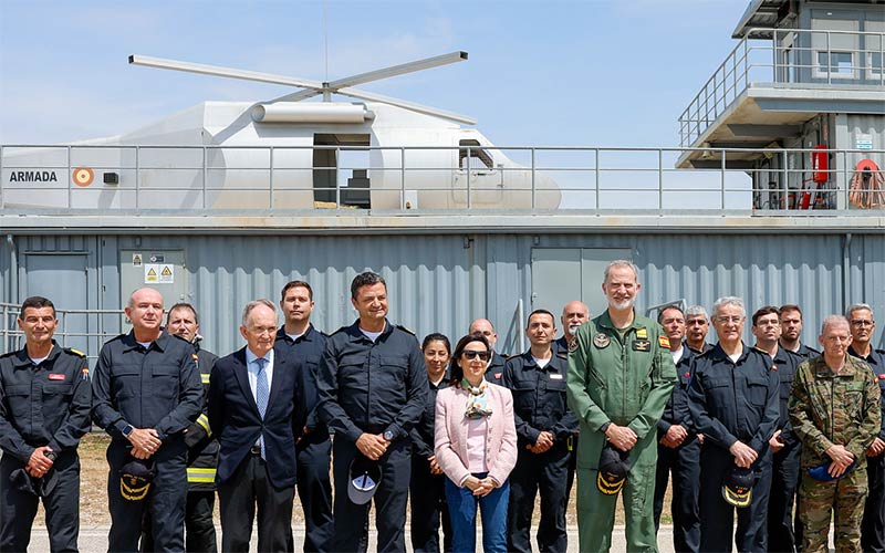 El rey pisa la Base de Rota para profundizar en la Flotilla de Aeronaves de la Armada española