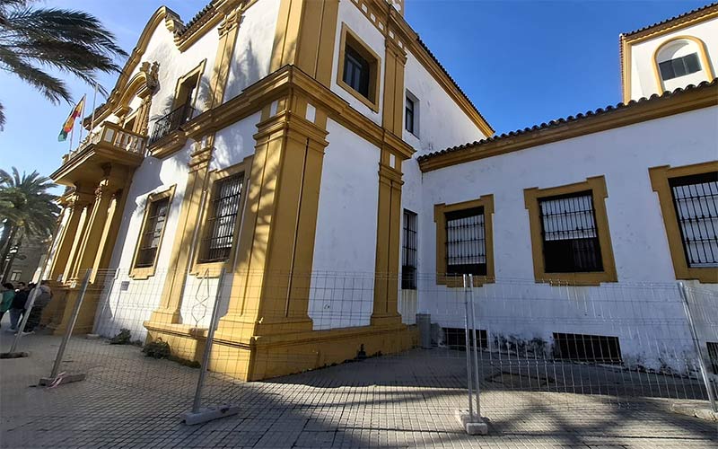 Exigen una intervención integral en el CEIP Campo del Sur: “la seguridad de los niños no puede depender de disputas competenciales”