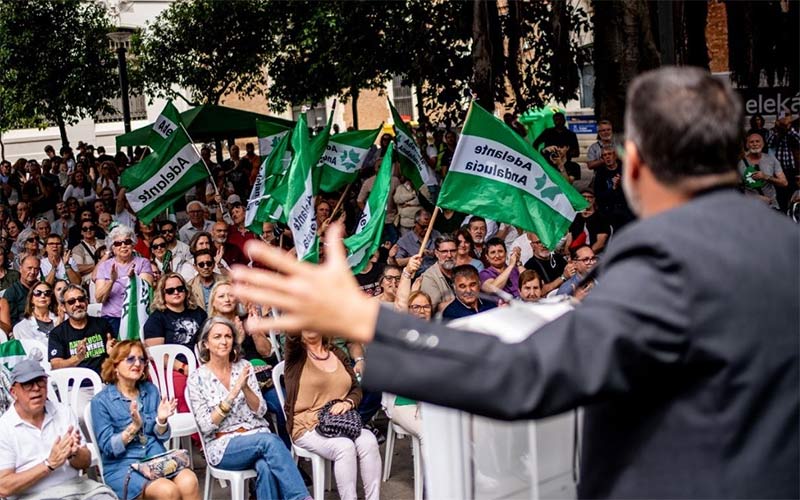 Adelante Andalucía se toma en serio la alegría “revolucionaria”: “la derecha nos quiere tristes y pagando, nosotros ganar más y trabajar menos”