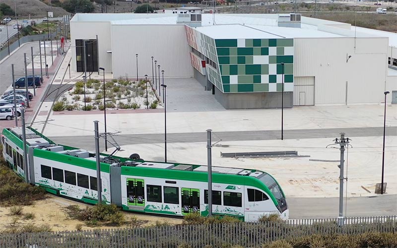 El renovado mantenimiento integral de los trenes del Trambahía absorbe unos 2,5 millones al año