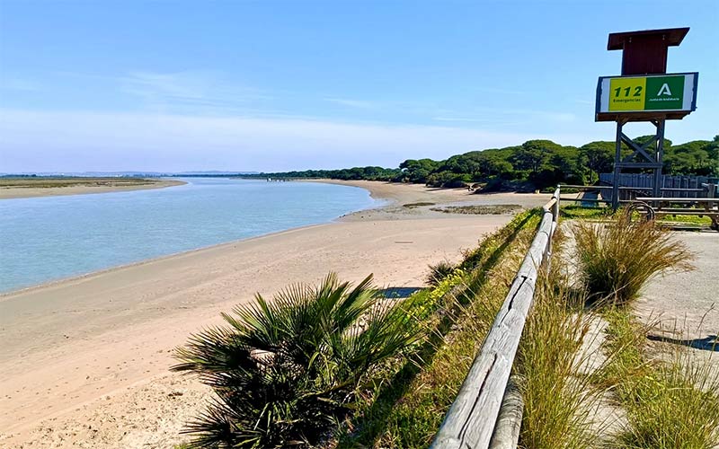 Las playas de Puerto Real estarán ‘atendidas’ una hora más este verano, por el CN El Trocadero