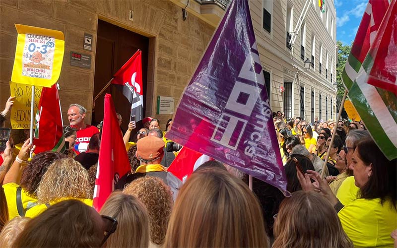 “No guardamos niños, educamos”: personal de Infantil también va a la huelga en Cádiz exigiendo la bajada de ratios y la mejora de sus condiciones