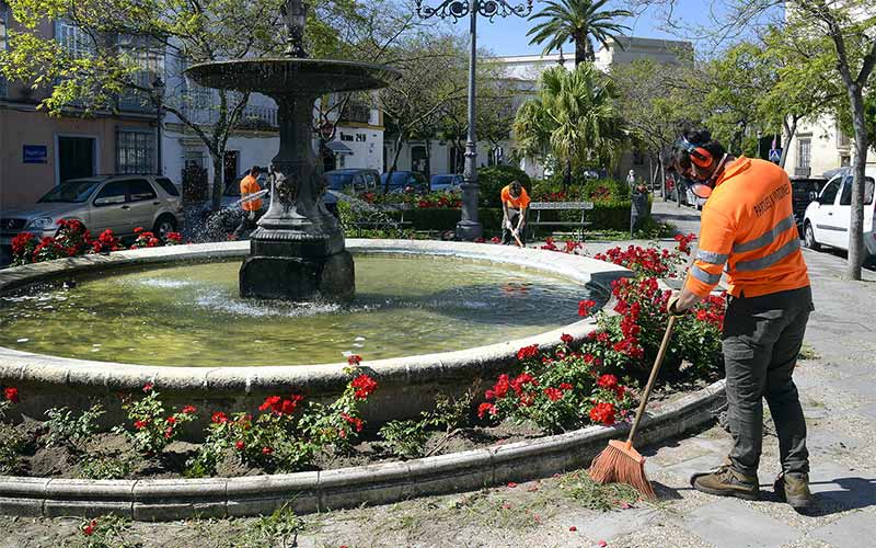 El servicio de parques y jardines en Jerez crece y se encarece, explotado por la misma empresa