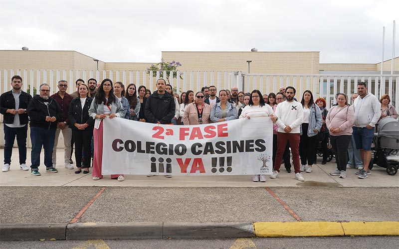 Familias del CEIP Tierra y Libertad en Casines siguen esperando que la Junta “acabe” el colegio