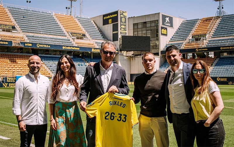 El Cádiz CF acuerda “impulsar la digitalización” de la publicidad en el estadio Nuevo Mirandilla, contemplando dos nuevos videomarcadores