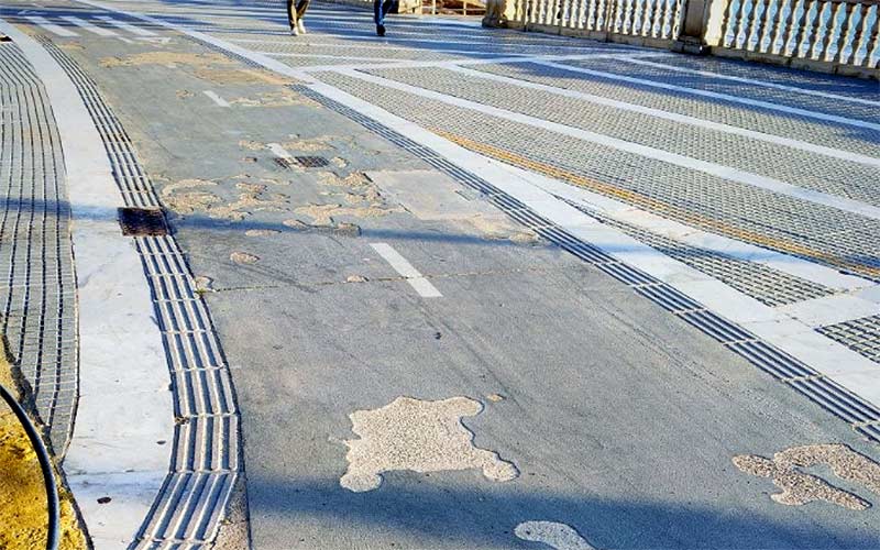 Afean la “resignación” de Bruno García ante el “deterioro progresivo” del carril bici de Cádiz