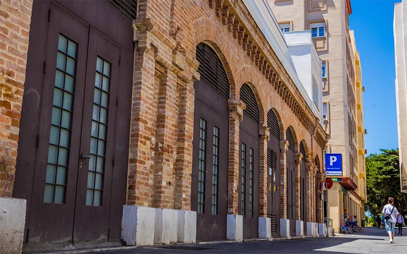 El nuevo futuro de la antigua pescadería del mercado central de La Isla: de ilusorio rincón gastronómico a espacio dedicado al belenismo