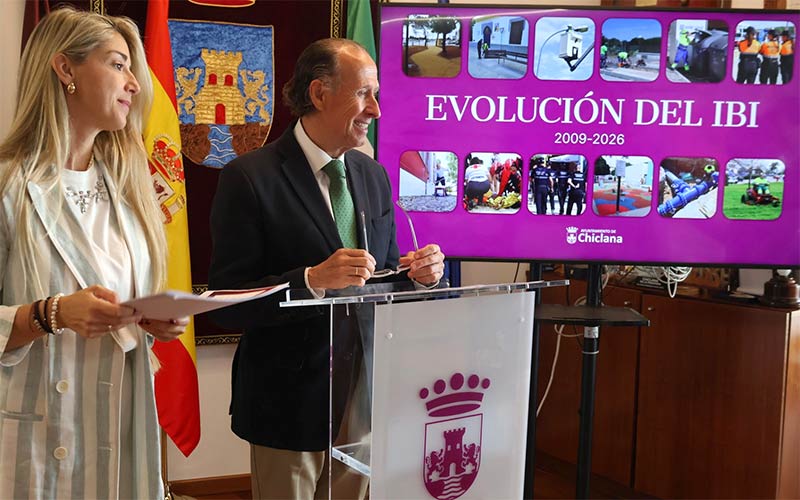 El alcalde desmiente que en Chiclana haya subido la presión fiscal con respecto a 2013, antes de la bajada electoralista del IBI del PP