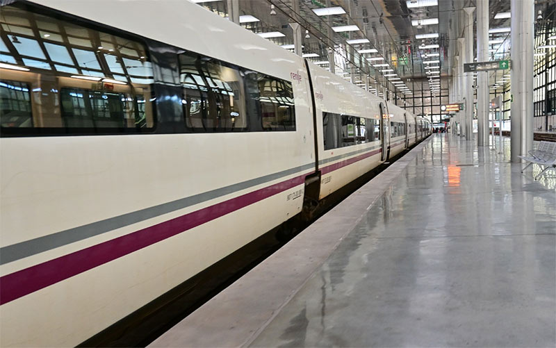 Discreto refuerzo estival de la oferta de trenes Alvia que enlazan la Bahía de Cádiz y Madrid