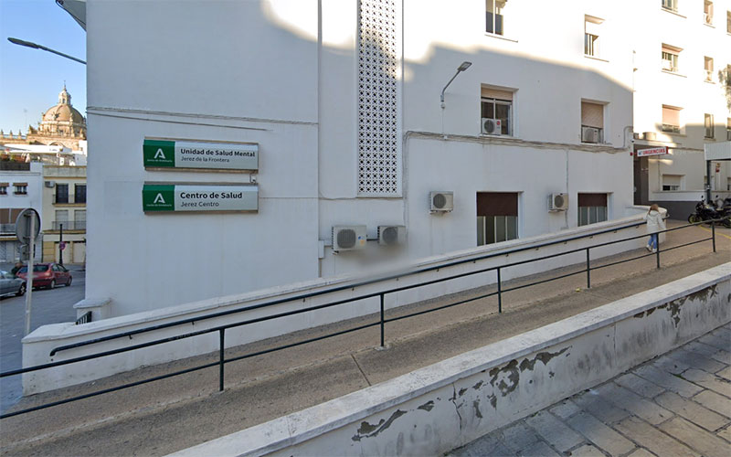 Dos años de cárcel y multas por agredir e insultar a una médica de un centro de salud de Jerez