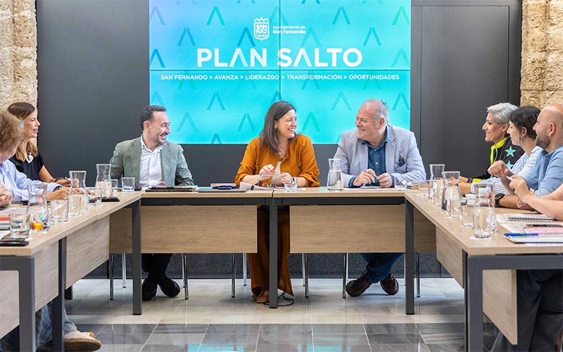 Cavada presume de 39 proyectos activos para la “transformación” de San Fernando, mientras el PP le refresca sus muchas promesas pendientes
