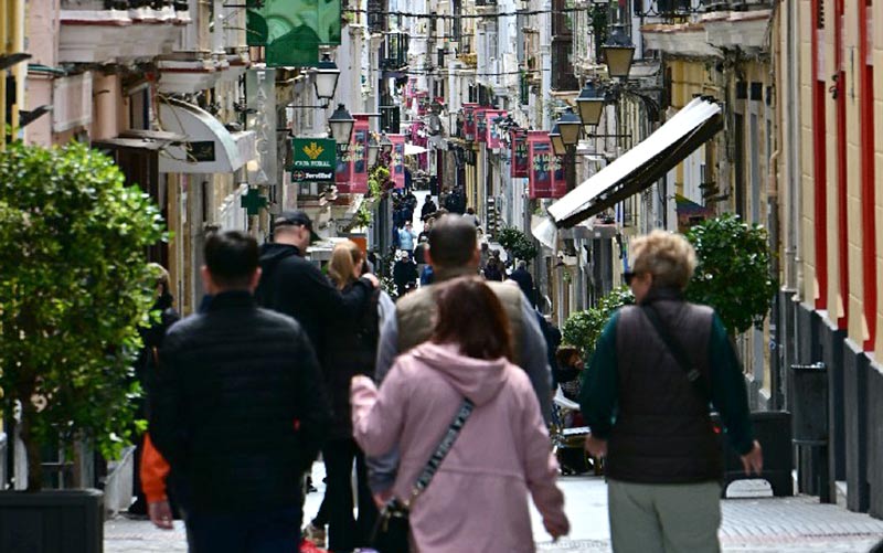 Cáritas alerta de que la pobreza se cronifica en Cádiz por una “suma de dificultades”: empleo precario, vivienda imposible y subida de precios