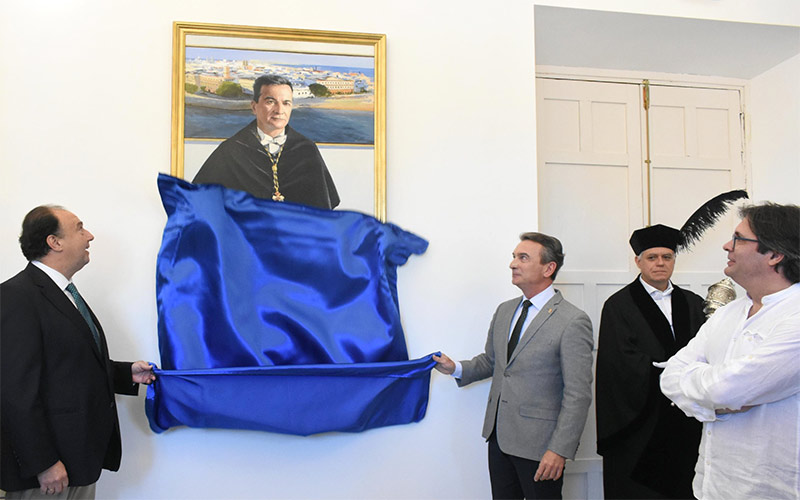 “Tuve el convencimiento de que podíamos aspirar a todo”: el retrato de González Mazo ya cuelga en la Galería de Rectores de la UCA