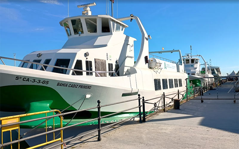 El catamarán de la Bahía cumple veinte años pendiente del relevo de su envejecida flota