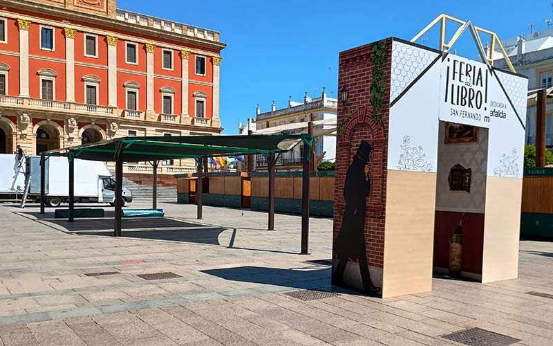 Las cifras evidencian las “prioridades culturales” de Cavada: 87.000 euros para decorar la Feria del Libro y 105.000 anuales para las bibliotecas