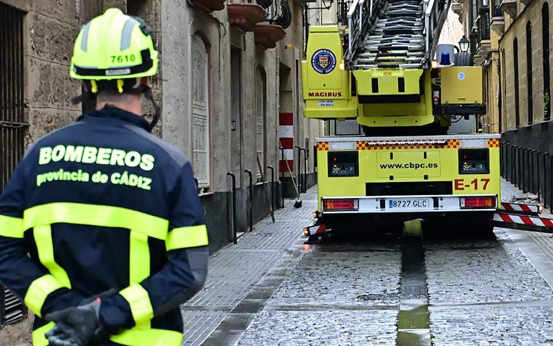 Exigen paralizar la obra de mejora del Parque de Bomberos de Chiclana ya que “podría maquillar el edificio sin corregir los riesgos de fondo”
