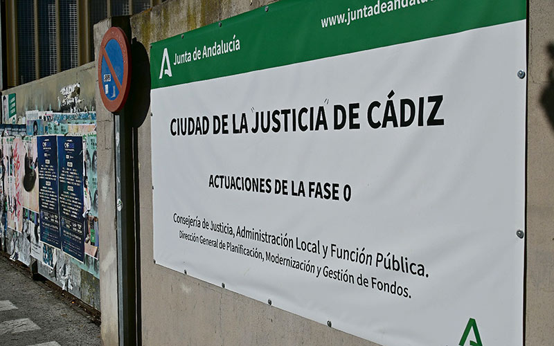 Seis meses de ¿obras? de la Ciudad de la Justicia de Cádiz: “se puso la primera piedra de cara a la galería, nunca se llegó a poner la segunda”