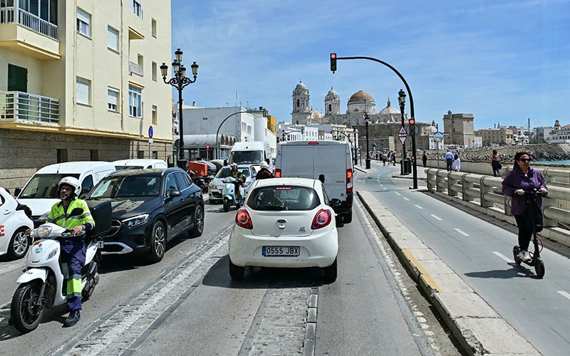 Bruno García se aleja del plan de movilidad para la ciudad de Cádiz que promovió Teófila Martínez