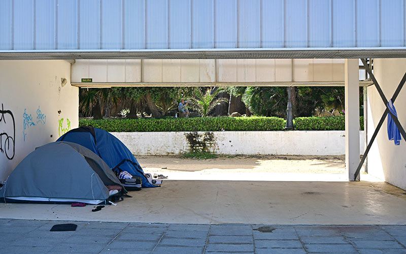 “Mientras haya personas durmiendo en la calle en Cádiz no caben triunfalismos”: la Apdha cuestiona los elogios de Maeztu al Ayuntamiento