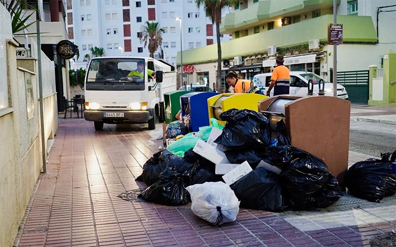 La recogida de basuras en Rota se normalizará “en unos días” tras semanas de incumplimientos