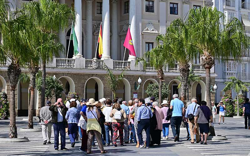 CSIF acusa al Ayuntamiento de Cádiz de no respetar el orden de los aprobados en sus oposiciones al nombrar personal municipal