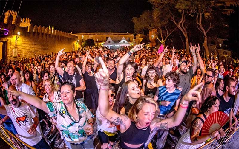 Vuelve el Monkey Weekend: el centro de El Puerto ‘descubre’ la música del mañana