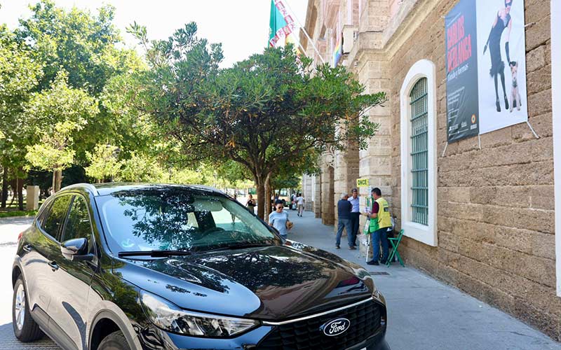La Guardia Civil entra en la Diputación de Cádiz buscando contratos de publicidad en el área de Beardo; PSOE, IU y AA exigen explicaciones al PP