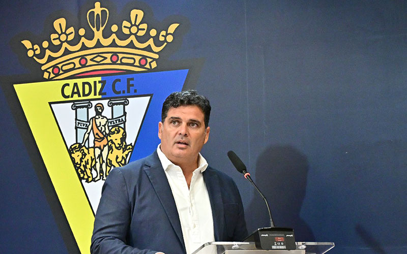 Las peñas cadistas exigen al nuevo presidente Septien que prescinda de Contreras, quien dice seguir para “impulsar un cambio de ciclo real”
