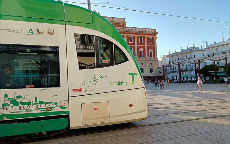 El Trambahía presume de puntualidad casi británica: el 97% de los servicios llega a tiempo