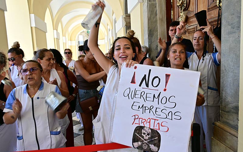 AIG exige adjudicar ya el contrato de limpieza de dependencias municipales, “con garantías”, para poner fin a la “agonía” de las trabajadoras