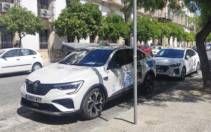 Cabify desembarca en El Puerto y Jerez con vocación de permanencia; IU alerta de una “amenaza” para el taxi y exige su “blindaje”