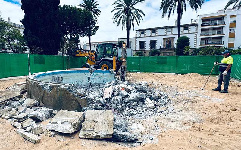 La plaza del Polvorista del centro de El Puerto remata su renovación con una fuente transitable