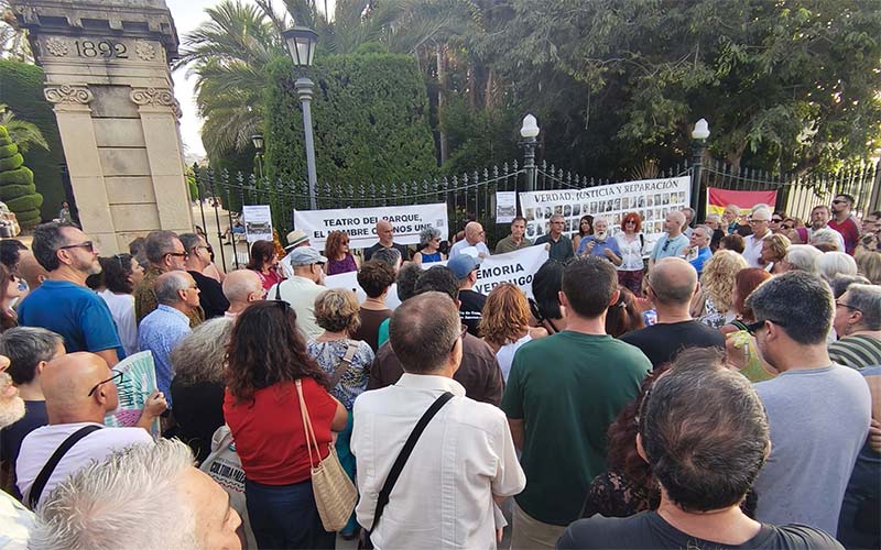 Protesta frente al blanqueamiento de Pemán: “no estamos dispuestos a que Cádiz, ciudad constitucional, homenajee más a franquistas”
