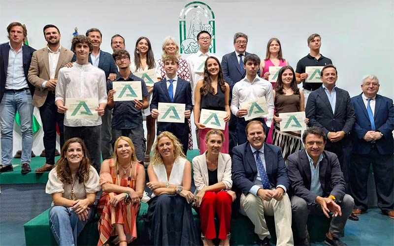 Ocho de los diez Premios Extraordinarios de Bachillerato en Cádiz estudiaron en la pública