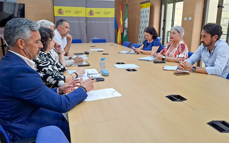 Subdelegación se compromete a trasladar al Ministerio de Transportes la necesidad de estudiar la viabilidad del Tren de la Costa
