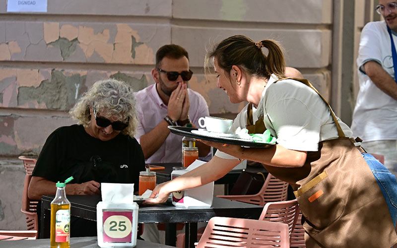 Cádiz supera los 500.000 ocupados y casi baja de los 100.000 parados en la EPA previa al verano