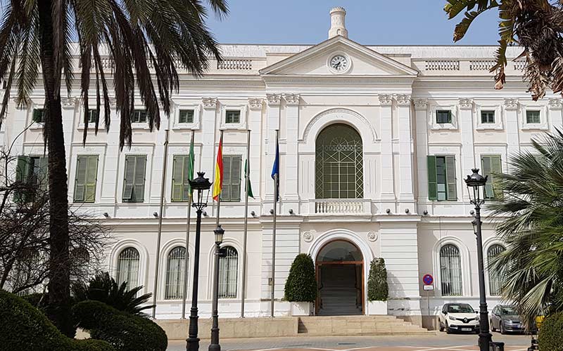 Óbolo niega deudas con la plantilla del servicio de ayuda a domicilio en El Puerto tras su marcha; el Ayuntamiento no se lo cree y pide que lo acredite
