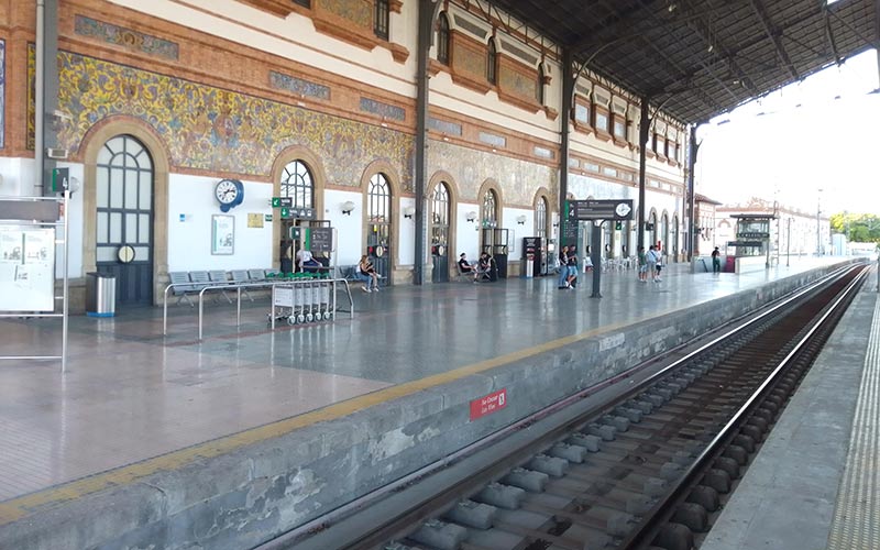 Un rescate bajo un tren en la estación de Jerez deja heridos a dos policías nacionales