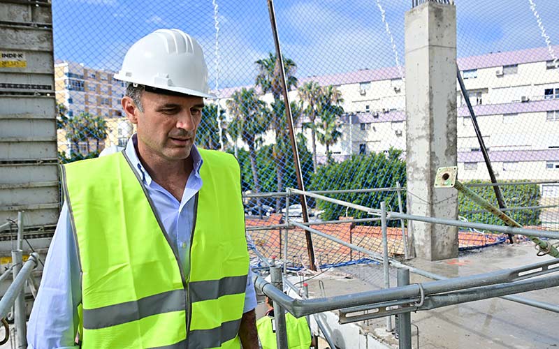 AIG invita a Bruno García a hacer un nuevo tour por los proyectos “humo” del PP en la ciudad de Cádiz: “puede dejar el casco de obra en casa”